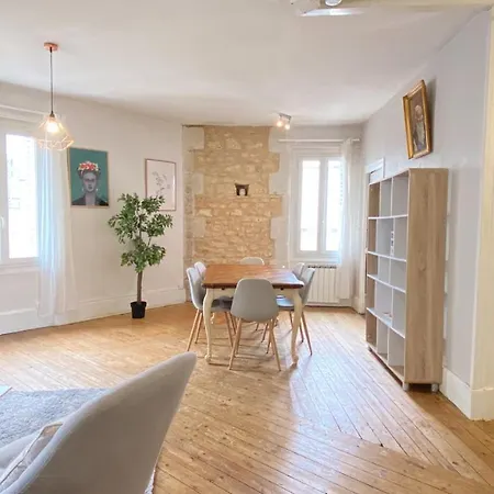 L'ancienne Comedie, En Hyper Centre *